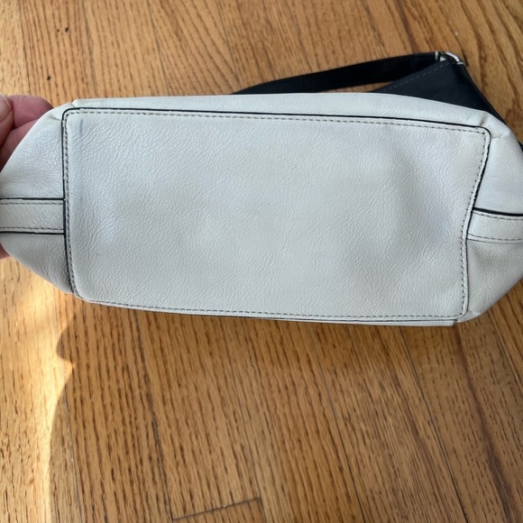 Coach Spectator Bag Black and White Shoulder Bag with Classic Design - Picture 4 of 5